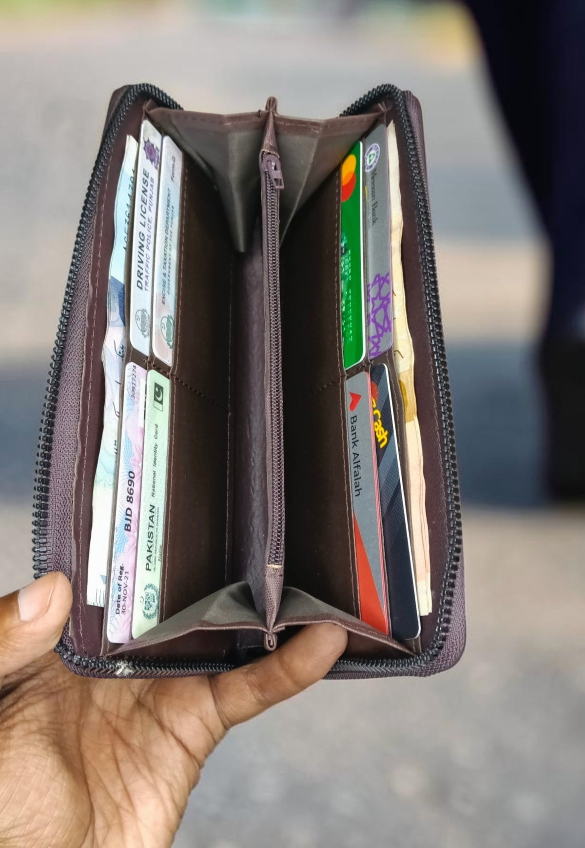 Premium Zipper Wallet for Men & Women – Multiple Card Slots & Secure Coin Pocket
